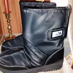 FIRM IN MERCED ‼️ WOMEN'S  SNOWBOOTS SIZE 7