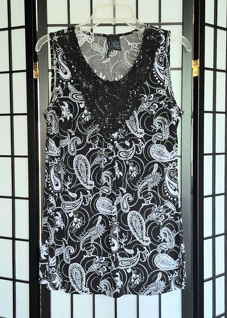'Saint tropez west' black & white, sleeveless top, Sz. M Made in the USA