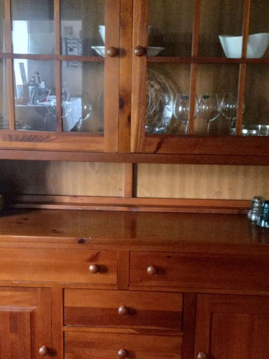 China Cabinet( Broyhill Quality Furniture)