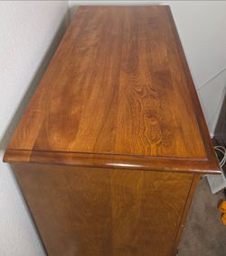 Vintage American Colonial 5-Pc Bedroom Set w/ Dresser and Mirror