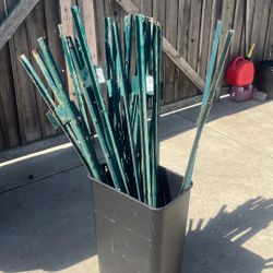 Justincity - 4 ft. Fence Post Sturdy Duty Metal-Wire Fencing Steel Post for Outdoor in Green (10-Packs) Justincity - 4 ft. Fence Post Sturdy Duty Meta