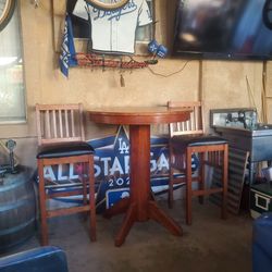 Billiards table & Chairs