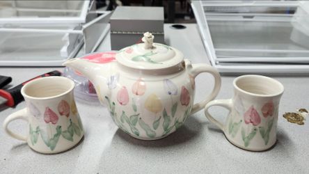 Cheri Tea Pot/cups