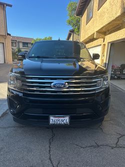 Ford Expedition Full-Size SUV – Black