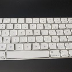 Apple Wireless Magic Keyboard 2