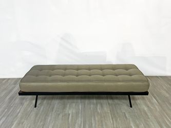 ( Delivery Available ) Lawson-Fenning Montrose Daybed