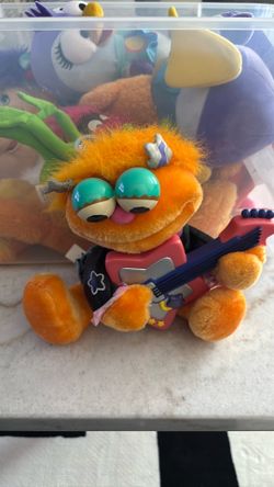 8” rock ‘n’ roll Zoe batteries not included stuffed animal
