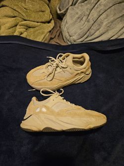 Adidas Yeezy 700