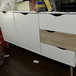 Modern Bedroom Dresser  140.0