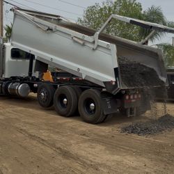 Grava , tierra limpia , road base