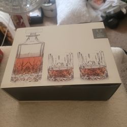 Elegant Decanter server plus two matching tumbler set