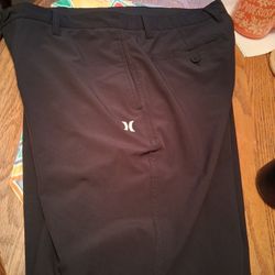 MEN SHORTS LIKE NEW SIZE 34 EACH $5 PICK UP IN SUN VALLEY 