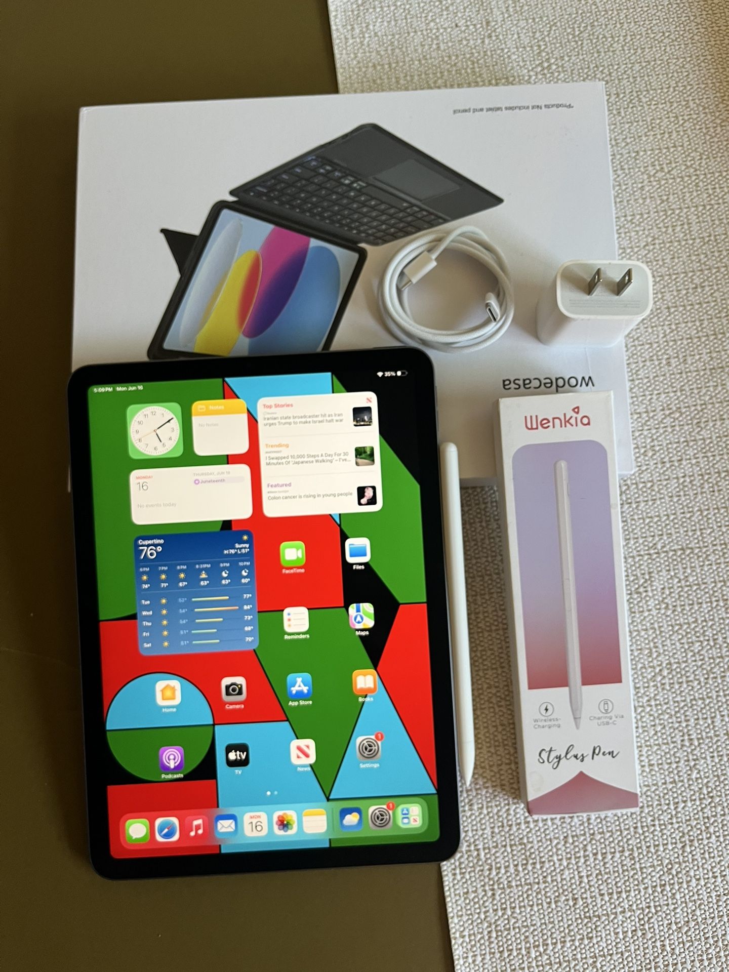 Apple iPad Air 5th Generation (M1 Chip) 256gb with Box, Pen And