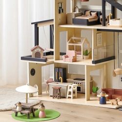 Dollhouse 