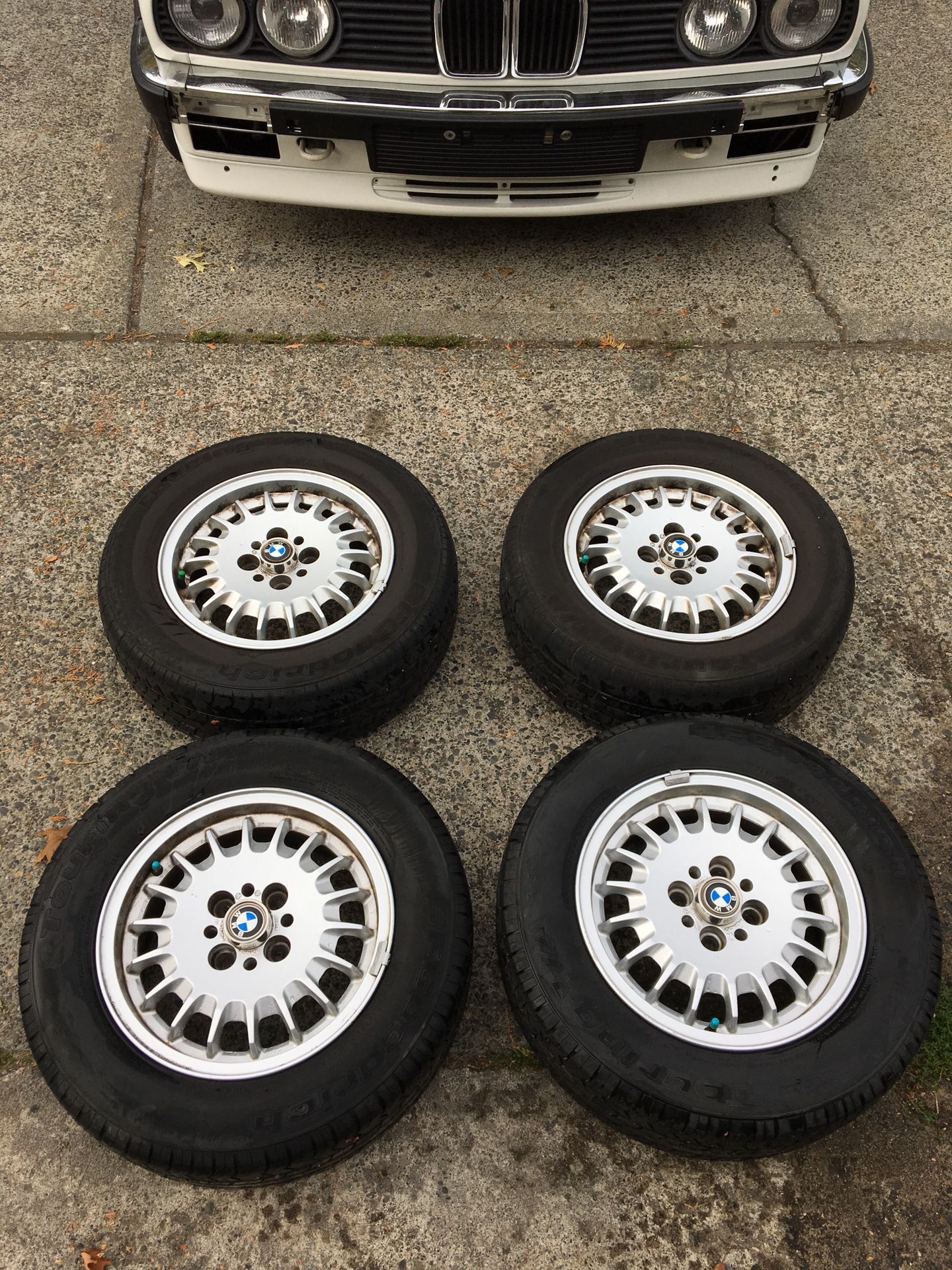 Excellent condition BMW E30 wheels