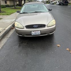 2004 Ford Taurus