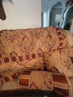 King size comforter with two King size pillow shams 125.00