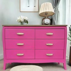 🌺 Newly Refinished Quality Solid Wood Dresser/ Details Below ⬇️/ I Can Deliver 