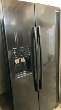 Samsung Side By Side Black Fridge
