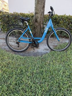 SUN Solstice medium frame 27.5 inch wheel seven speed new condition step down