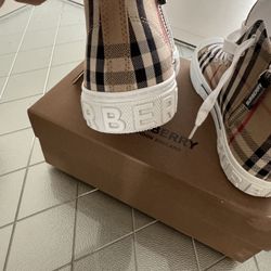 Burberry Sneakers 