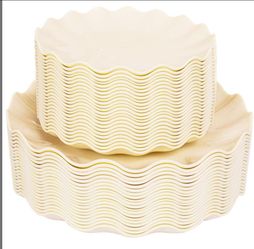 Ivory scalloped plastic plates (50 pack)