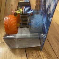 Fire & Ice Grave  Digger 1/64