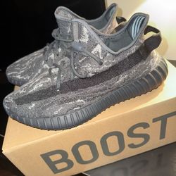 Yeezy 350 V2 Size 9