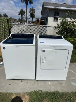 Whirlpool washer & gas dryer set