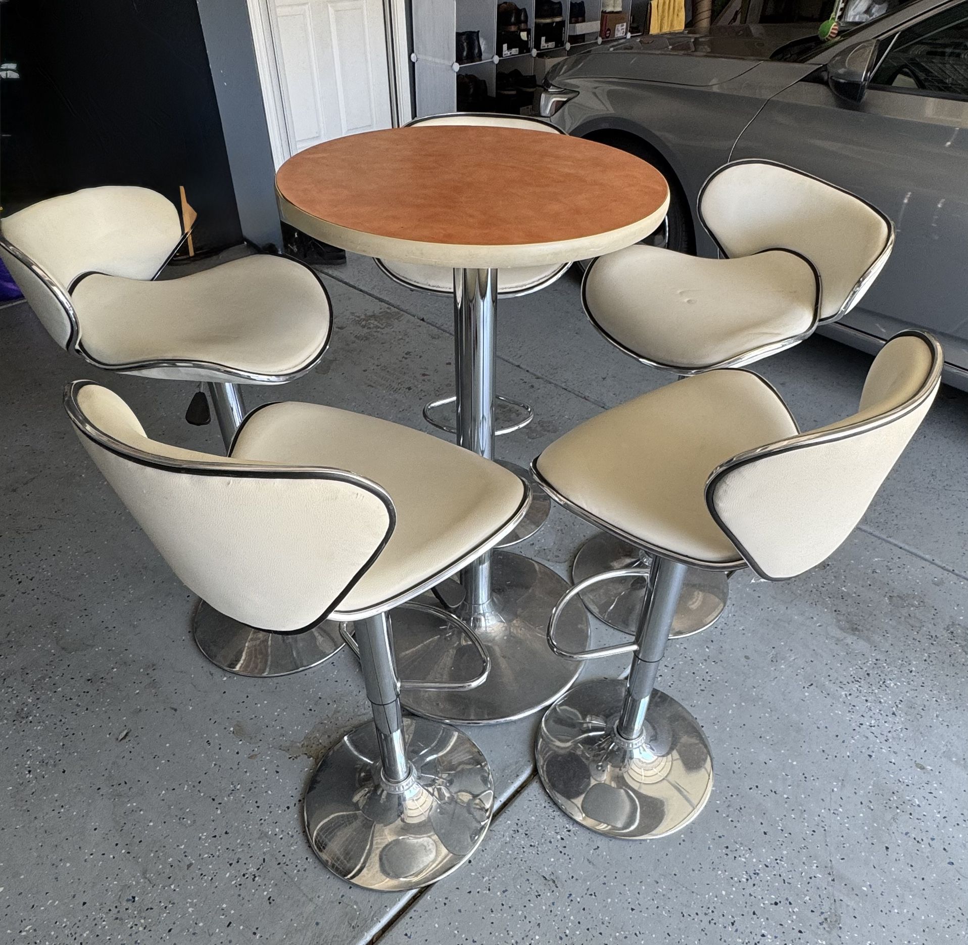 Bar Table With 5 Bar Stools
