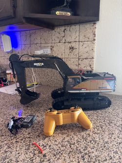 RC excavator like new