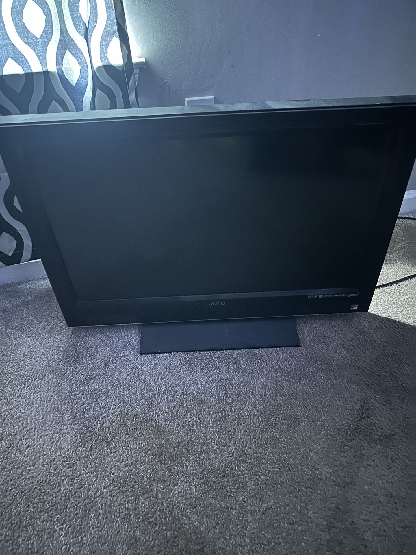 32’ Vizio Flatscreen TV