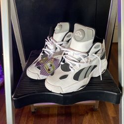 Reebok Pumps Size 4 