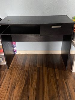 black computer desk