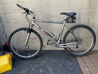 Specialized Rockhopper A1 FS Mountain Bike – Classic 26” Trail Bike