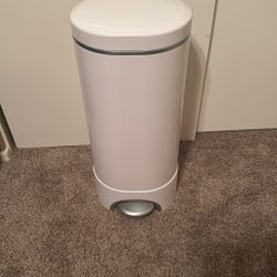 Munchkin Diaper Pail