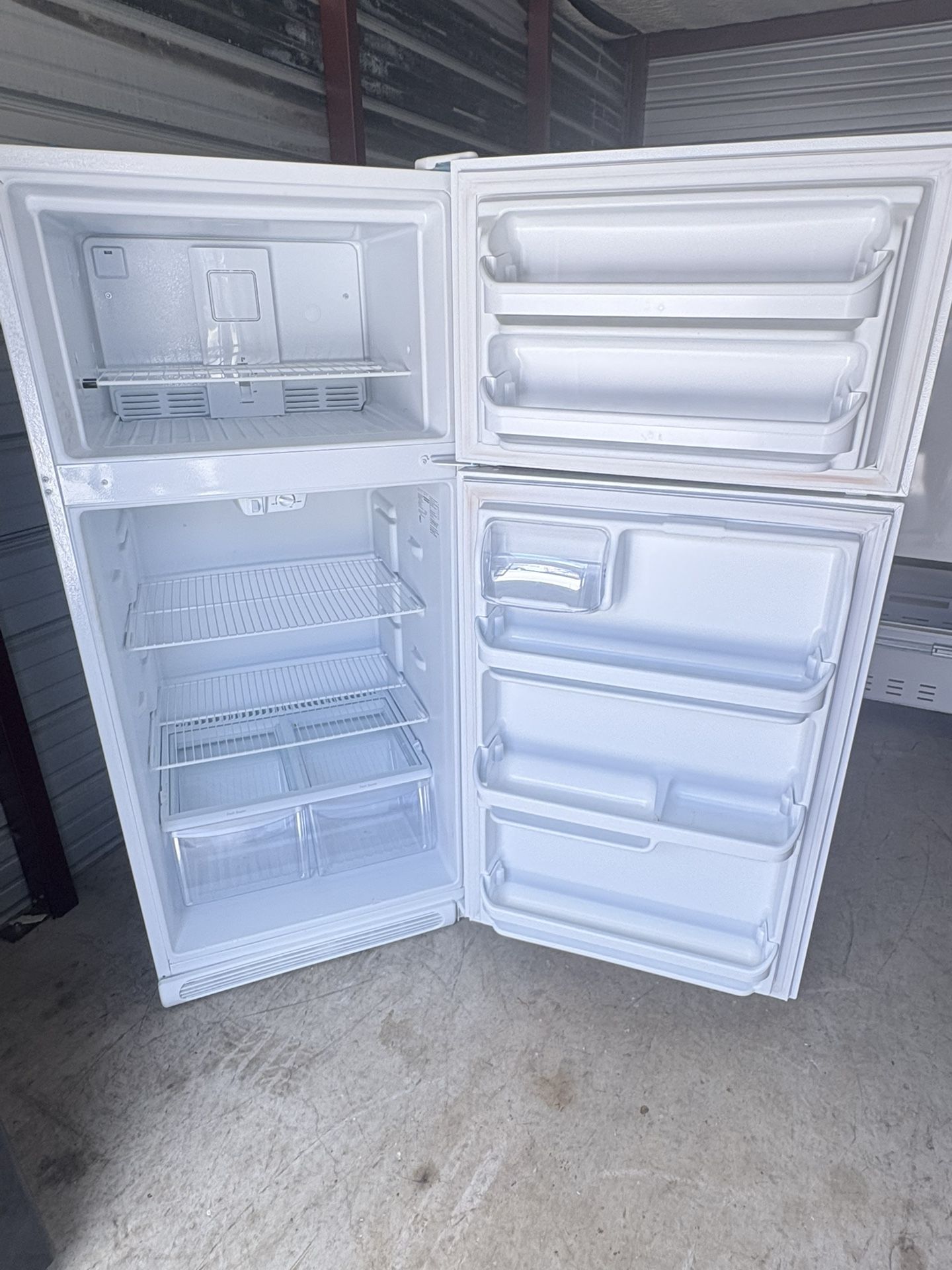 White 18 Cubic Feet Top Freezer Refrigerator