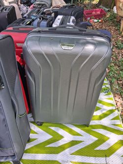 NICE LARGE PULL ALONG LUGGAGE