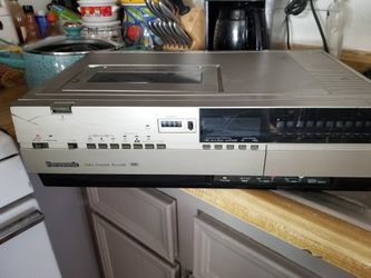 VINTAGE PANASONIC VHS PLAYER. WORKING. $50