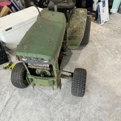 1970s John Deere 140 Lawn Tractor 