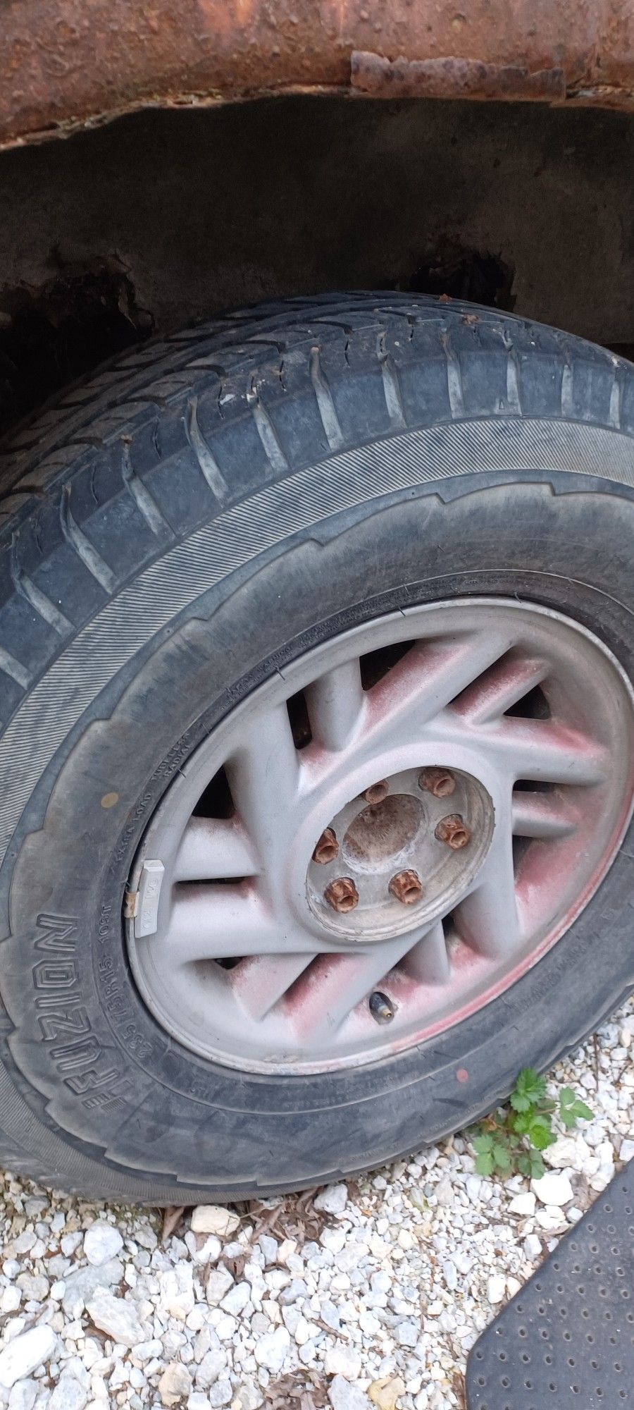 4 Tires And Rims $ 150 Dakota 6 Lug 15s