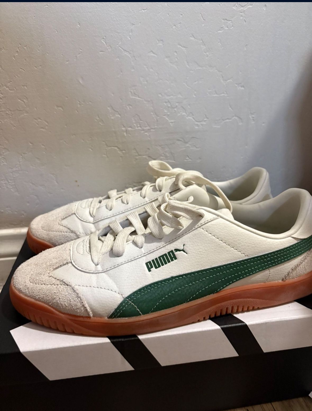 $10 Pumas