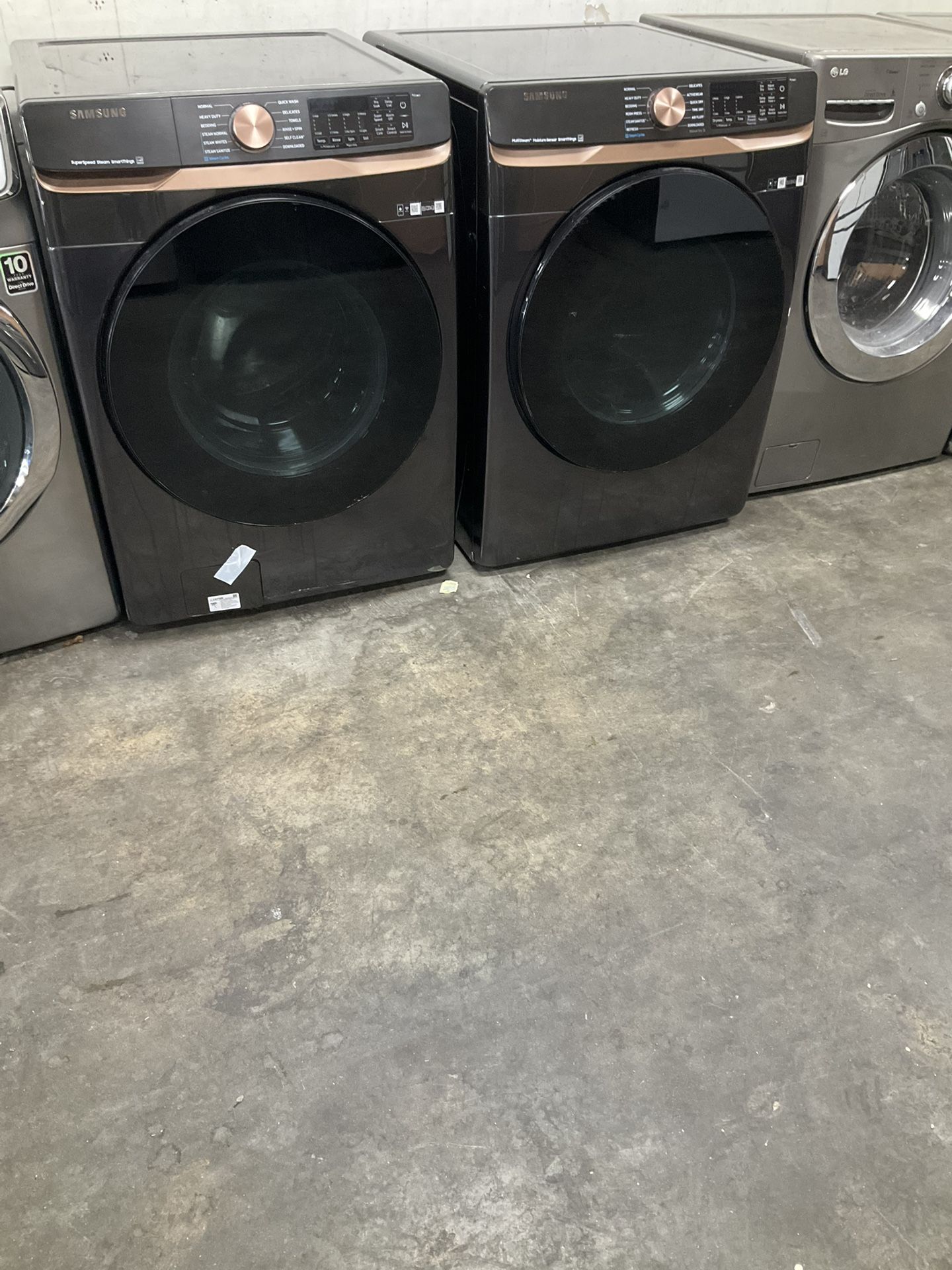 Set Washer and Dryer Gas
