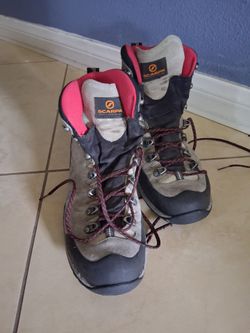 Scarpa vibram hiking boots $5 Cypress
