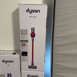 Dyson V8 Vacuum 