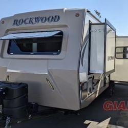 Rockwood ultra lite trailer Model 2604WS