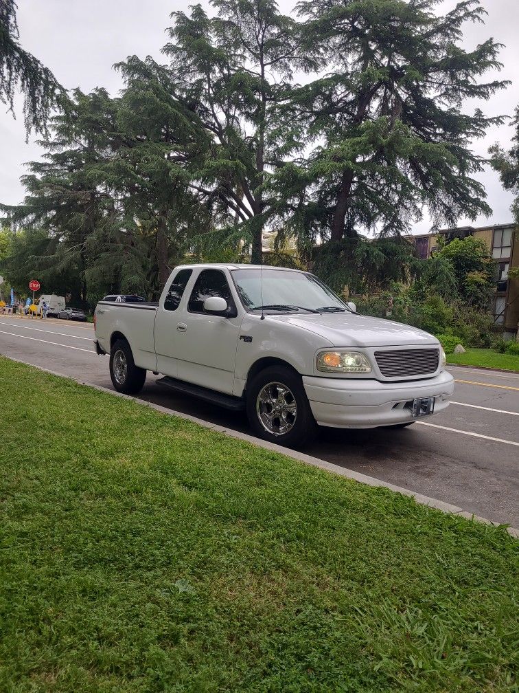 Clean title Title 2002 F150 V6 Need Body  Parts 