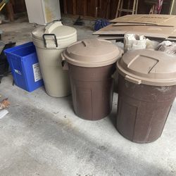 Roughneck Garbage Cans W/ Lids