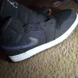 Kids Jordan 1s Black Crater Size 7Y