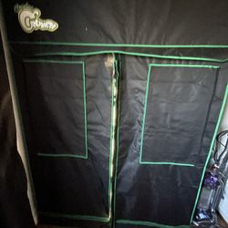 2.5ft X 5ft Grow Tent With 2 LED Grow Lights